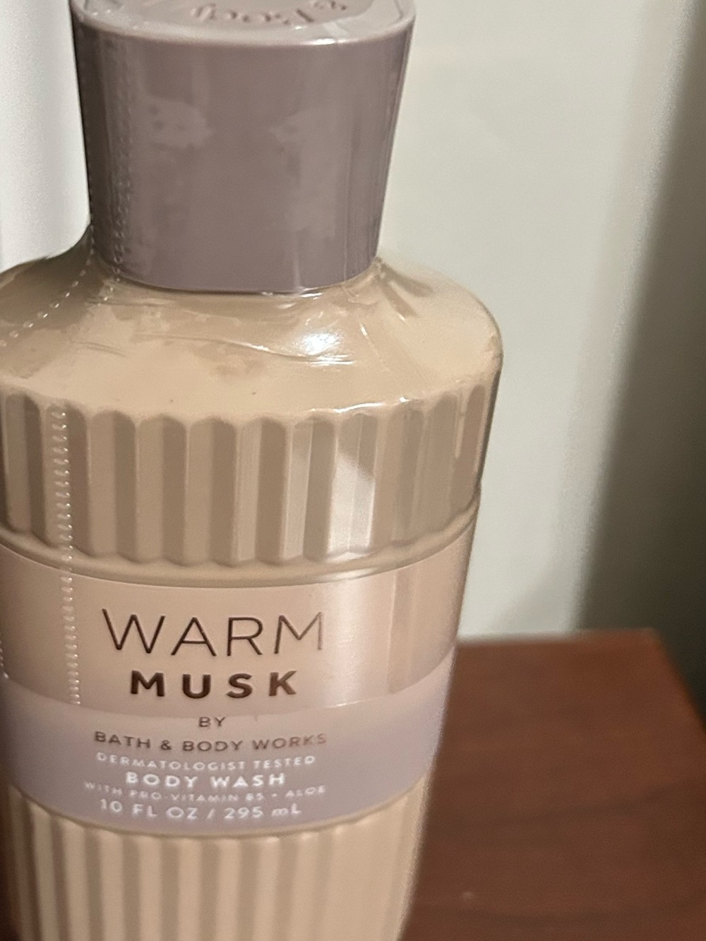 Bath & Body Works Warm Musk Body Wash – Beige and Mauve Cap
